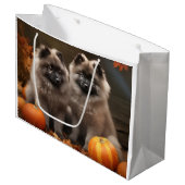 Keeshond Puppy Autumn Delight Pumpkin Große Geschenktüte (Vorderseite Schrägansicht)