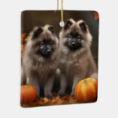 Keeshond Puppy Autumn Delight Pumpkin Keramikornament (Rechts)