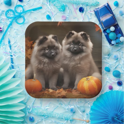Keeshond Puppy Autumn Delight Pumpkin Pappteller (Party)