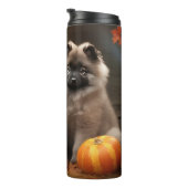 Keeshond Puppy Autumn Delight Pumpkin Thermosbecher (Nach rechts gedreht)
