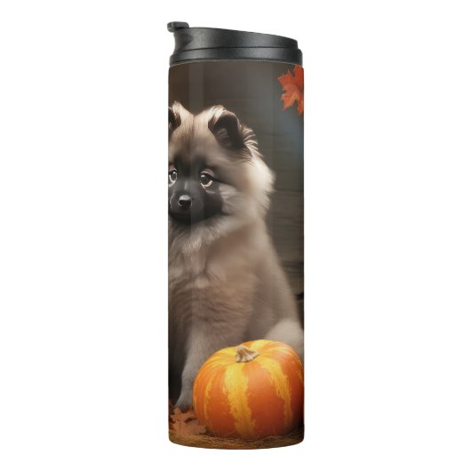 Keeshond Puppy Autumn Delight Pumpkin Thermosbecher (Nach rechts gedreht)
