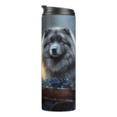 Keeshond Snowy Sleigh Weihnachtsdekor Thermosbecher (Nach rechts gedreht)