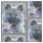 Keeshond und Columbine - Hundefoto Stoff (Nahaufnahme)