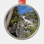 Keeshond-Wasserfall-Verzierung Silbernes Ornament (Vorne)