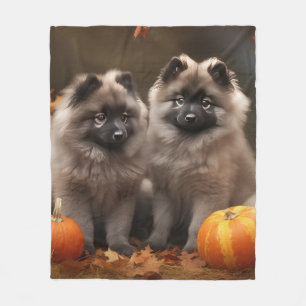 Keeshond-Welpe Herbstfreude Kürbis Fleecedecke
