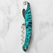 Kegelförmige Quadrate spiegeln sich in einem zyani Kellnermesser (Vorderseite)