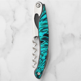 Kegelförmige Quadrate spiegeln sich in einem zyani Kellnermesser