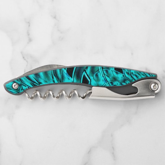 Kegelförmige Quadrate spiegeln sich in einem zyani Kellnermesser (Rückseite)