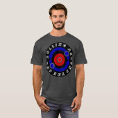 Kegelsteine, die wie eine Erdbahn rollen T-Shirt (Vorne ganz)