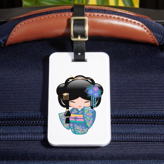 Keiko Kokeshi Doll - Blue Kimono Geisha Girl Gepäckanhänger (Vorderseite Insitu 2)