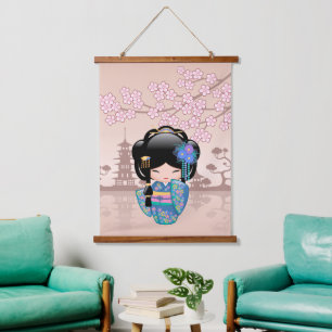 Keiko Kokeshi-Puppe - Geisha-Mädchen im blauen Kim Wandteppich Mit Holzrahmen