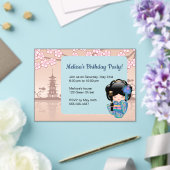 Keiko Kokeshi Transparent Window Birthday Beige Acryleinladungen (In Situ (Hochzeit))