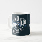 Kein Autopilot. Sei Hier. Kaffeetasse (Vorderseite Links)