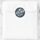Kein Autopilot. Sei hier. Runder Aufkleber (Tasche)