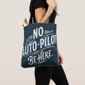Kein Autopilot. Sei hier. Tasche (Von Nahem)