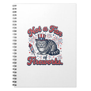 Kein Fan von Feuerwerk Verschrecktes Katzenshirt ( Notizblock