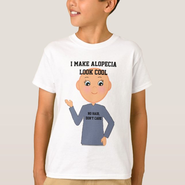 "Kein Haar, keine Sorge" Kleiner Junge mit Alopezi T-Shirt (Vorderseite)