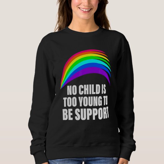 Kein Kind ist zu jung, um LGBT zu unterstützen, ko Sweatshirt (Vorderseite)