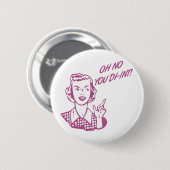 KEIN OH- SIE DI-INT! Retro Hausfrau-Rosa Button (Vorne & Hinten)