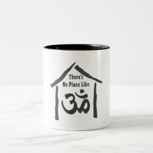 Kein Ort wie Om Calligraphy Zweifarbige Tasse