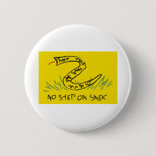 Kein Schritt auf der Flagge von Snek Gadsden Button