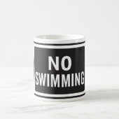 Kein Schwimmen, kühne Schwarz-Weiß-Warnung Kaffeetasse (Mittel)