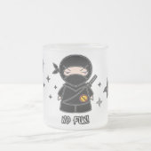 Kein Spaß! Ninja mit Shurikens Tasse (Mittel)