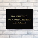 KEIN WEICHEN KEINE BESCHWERUNG moderner Typ Black  Foliendrucke<br><div class="desc">Dieser moderne Folienkunstdruck weist einen schwarzen Hintergrund mit fett aber elegant gestalteter Typografie auf, der in Goldfolie "NO WHINING OR COMPLAINING by Order of the Management" steht. Die Hintergrundfarbe ist vollständig anpassbar und Sie können zwischen goldfarbener oder silbergelber Folie wählen. Der Text ist ebenfalls bearbeitbar. Macht ein wunderbares Geschenk für...</div>