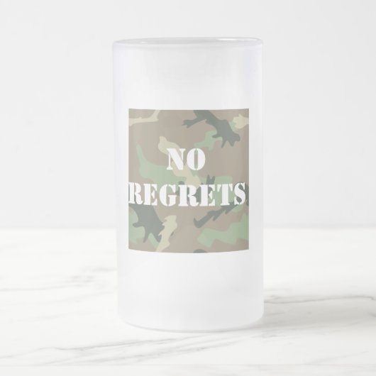 Keine Bedauern-Camouflage-Tasse Mattglas Bierglas (Mittel)