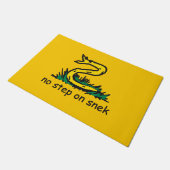 Keine Schritte auf snek memes Gadsden parody SnekR Fußmatte (Schrägansicht)