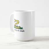 Keine Schritte auf snek memes Gadsden parody SnekR Kaffeetasse (Vorderseite Links)