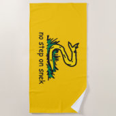 Keine Schritte auf snek memes Gadsden parody SnekR Strandtuch (Vorderseite)