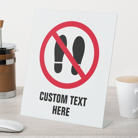 Keine Schuhe erlaubt Verbotene Fußschritte Sockelschild (In Situ)