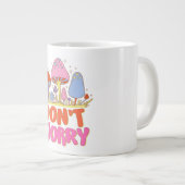 Keine Sorge - farbenfroher Kawaii Mushroom Jumbo-Tasse (Vorderseite Rechts)