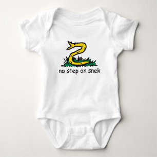 Keine Stufe auf Snek-Meme Gadsden-Parodie SnekRigh Baby Strampler