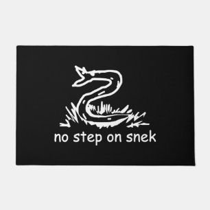 Keine Stufe auf Snek-Memes Gadsden-Parodie SnekRig Fußmatte