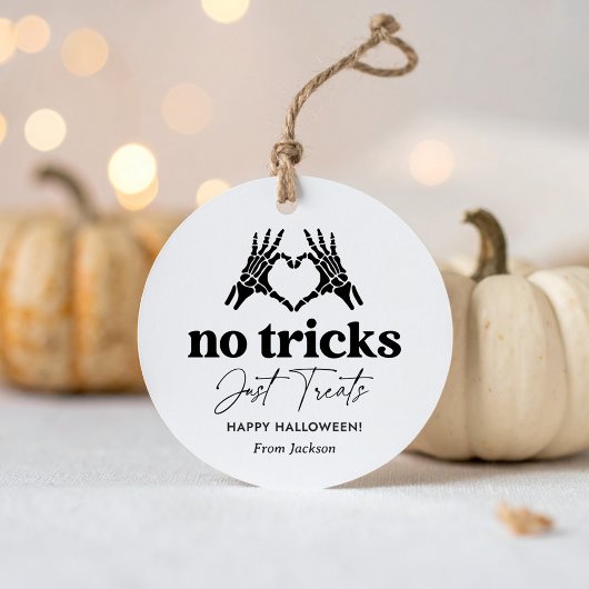 Keine Tricks nur Leckereien Skeleton Hand Hallowee Geschenkanhänger