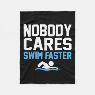 Keiner kümmert sich darum, schneller schwimmen zu  fleecedecke