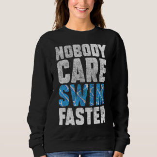 Keiner kümmert sich darum, schneller schwimmen zu  sweatshirt