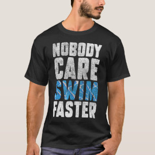 Keiner kümmert sich darum, schneller schwimmen zu  T-Shirt