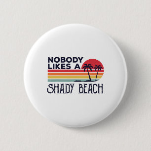 Keiner mag einen schattigen Vintagen Strand im Som Button