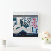 Kel139 Classic Graffiti Quadratische Wanduhr (Zuhause)