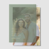 Kellianne Sage Green Modern Wedding Pergament Einladungen (Versatz (Ehepaar))