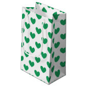 Kelly green polka herzen auf weiß kleine geschenktüte (Rückseite Schrägansicht)