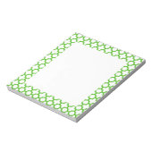 Kelly Green Quatrefoil Muster Notizblock (Rotiert)