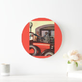 Kelly Springfields Reifen der 1920er Jahre und ein Große Wanduhr (Zuhause)