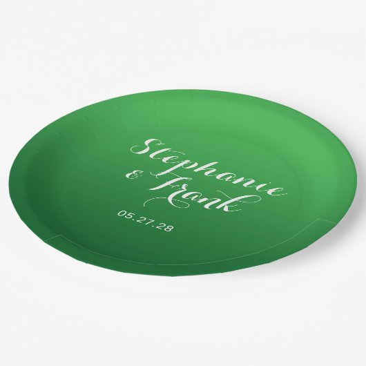 Kelly to Forest Green Gradient Wedding Pappteller (Schrägansicht)