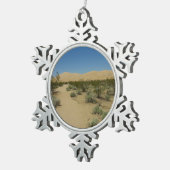 Kelso Dunes im Mojave Nationalpark Schneeflocken Zinn-Ornament (Rechts)
