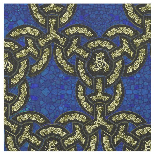 Keltische Drache-Kette in dunkelblauem Stoff (Nahaufnahme)