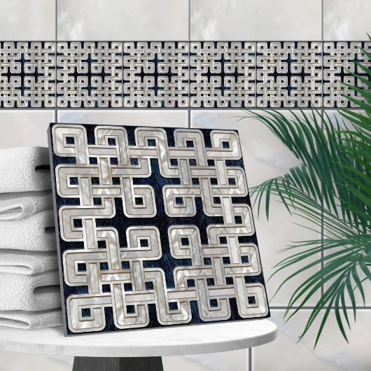 Keltische Knoblauchblauch-Muschel und Perle Fliese